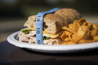 Comidas rápidas y bebidas azucaradas aumentan obesidad en niños de Honduras
