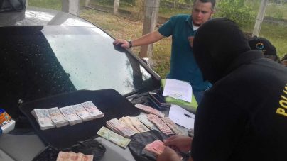 Policía captura a dos ciudadanos con fuerte cantidad de dinero
