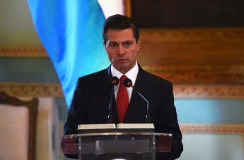 Presidente mexicano exige respeto a EEUU tras tuits de Donald Trump