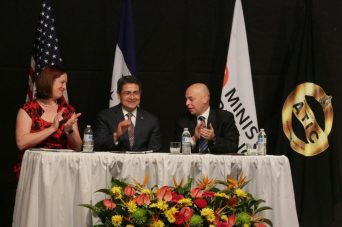 EEUU y Honduras debaten sobre erradicación de las pandillas