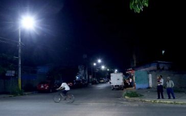 Gobierno confirma avance de instalación lámparas led en todo el país