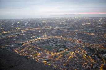 Hombre prende fuego a una mujer en un bus en Perú y deja 10 heridos