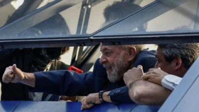 Lula, con orden de prisión, no se entrega y sus abogados negocian con la policía