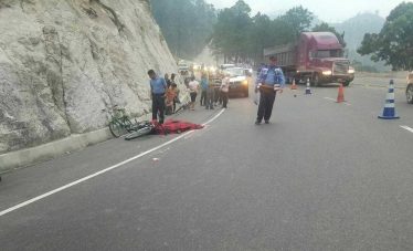 Dos personas muertas tras ser embestidas por una rastra en Cuesta La Virgen