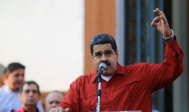 Nicolás Maduro califica a Emmanuel Macron de "pelele de Trump" y "sicario"