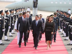 Presidente Hernández llega a Lima para cumplir agenda en VIII Cumbre de las Américas