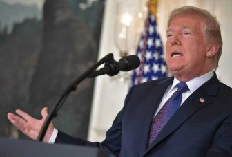 Trump anuncia "ataques de precisión" contra Siria, coordinados con París y Londres