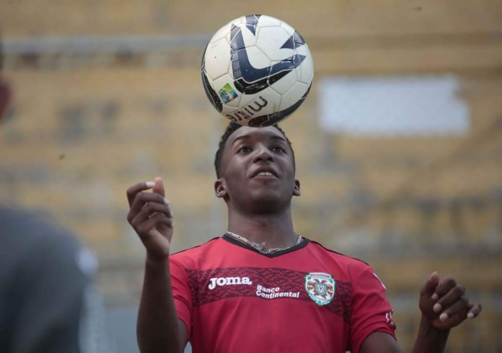 MARATHÓN ASEGURA QUE SUAZO TIENE CONTRATO VIGENTE
