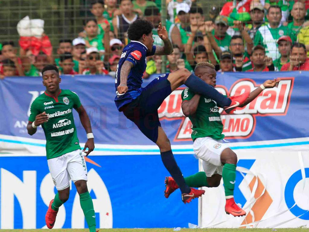 ACCIÓN DEL JUEGO MOTAGUA - MARATHÓN (FOTO: EL HERALDO)