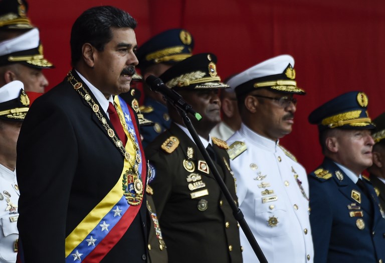 Oposición tilda de "farsa" la juramentación de Maduro ante Constituyente