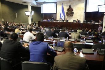 42 mil lempiras el "jugoso" aumento de sueldo para los diputados en Honduras