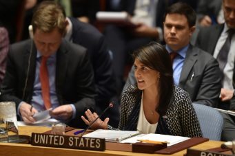 Estados Unidos llama a "seguir aislando a Nicolás Maduro" hasta que "se vaya"