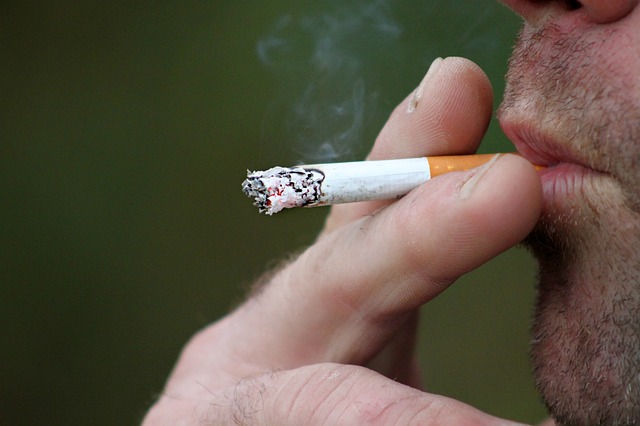 El tabaco rompe corazones, OMS advierte fumar provoca millones de ataques
