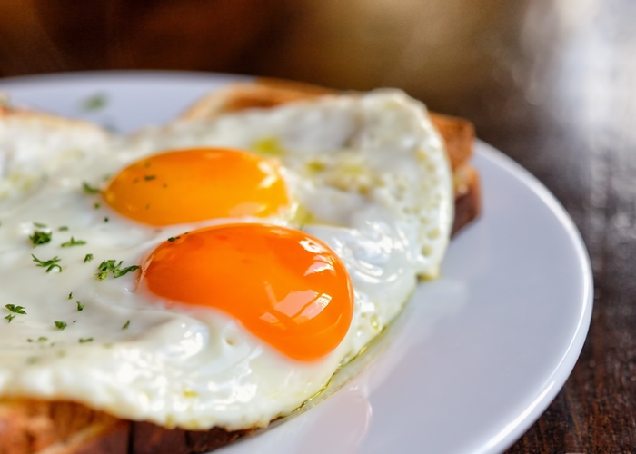 Los huevos contienen proteínas de alta calidad, vitaminas, y compuestos bioactivos, que contribuyn positivamente en nuestra salud.