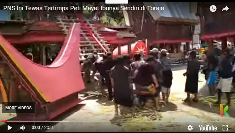 Un indonesio muere aplastado por el féretro de su madre