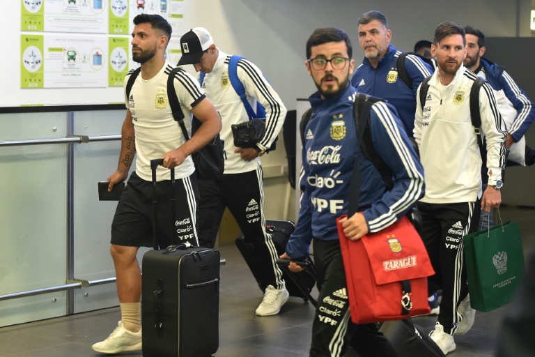 Argentina desembarcó en Rusia como favorita pero llena de contratiempos