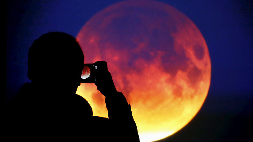 La 'Luna sangrienta', el eclipse lunar más largo del siglo XXI