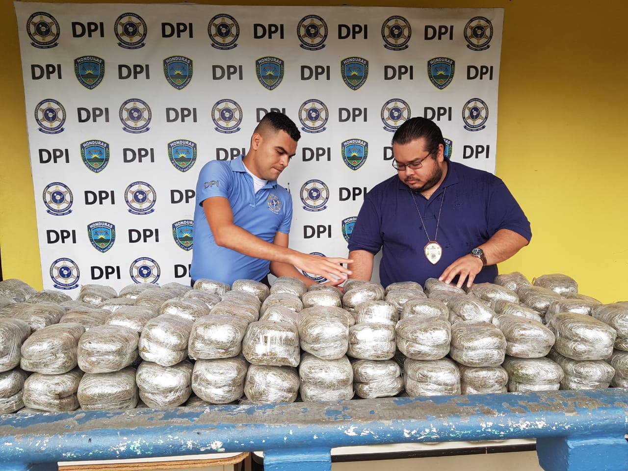 Policía decomisa cargamento de marihuana en Colón, Honduras