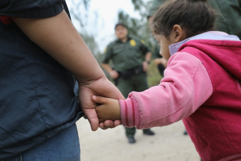 El llanto desesperado de niños separados de sus padres en la frontera de EEUU