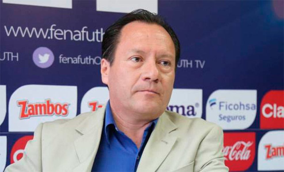 REBOLLAR DIRIGE A LOS ÁRBITROS DE HONDURAS