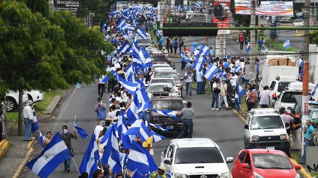 Cadena humana pide salida de Ortega mientras sigue violencia en Nicaragua