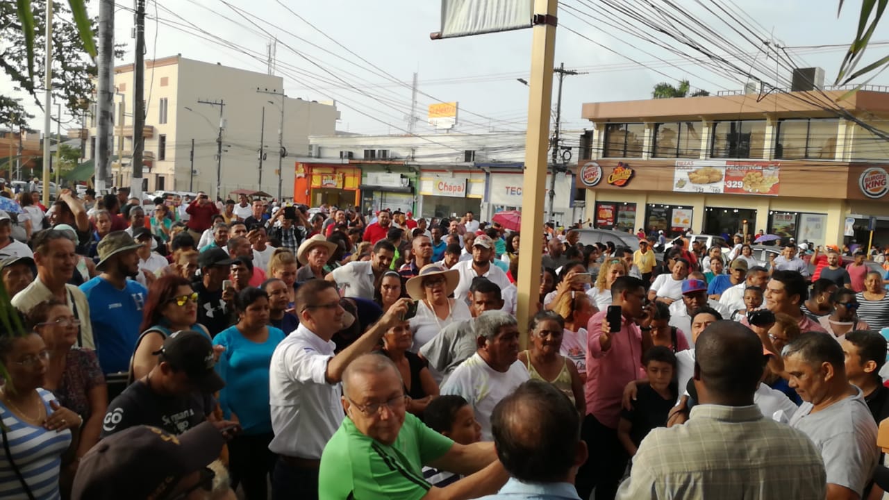 Con un "queremos luz" alcalde y población ceibeña exigen al gobierno parar racionamiento de energía