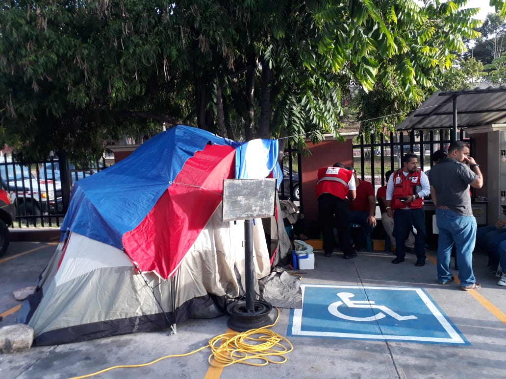 Sindicalistas del Conadeh suspenden huelga de hambre tras acuerdo con las autoridades
