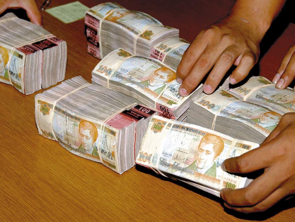 Economista señala "posibilidad" de incrementar el Impuesto Sobre Ventas para financiar el Presupuesto Nacional