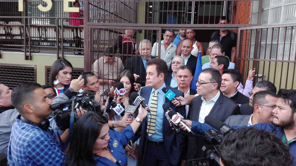 TSE notifica a "narralistas" iniciar con recolección de firmas del partido "Salvador de Honduras"