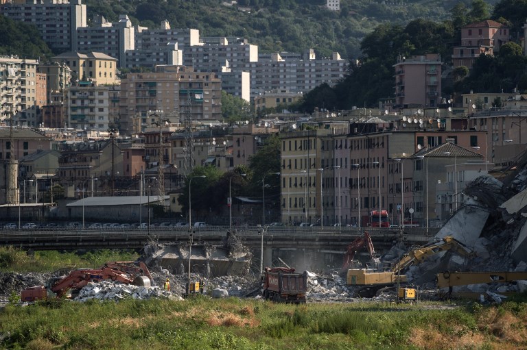 Aumenta 43 el balance de muertos por derrumbe del puente en Génova
