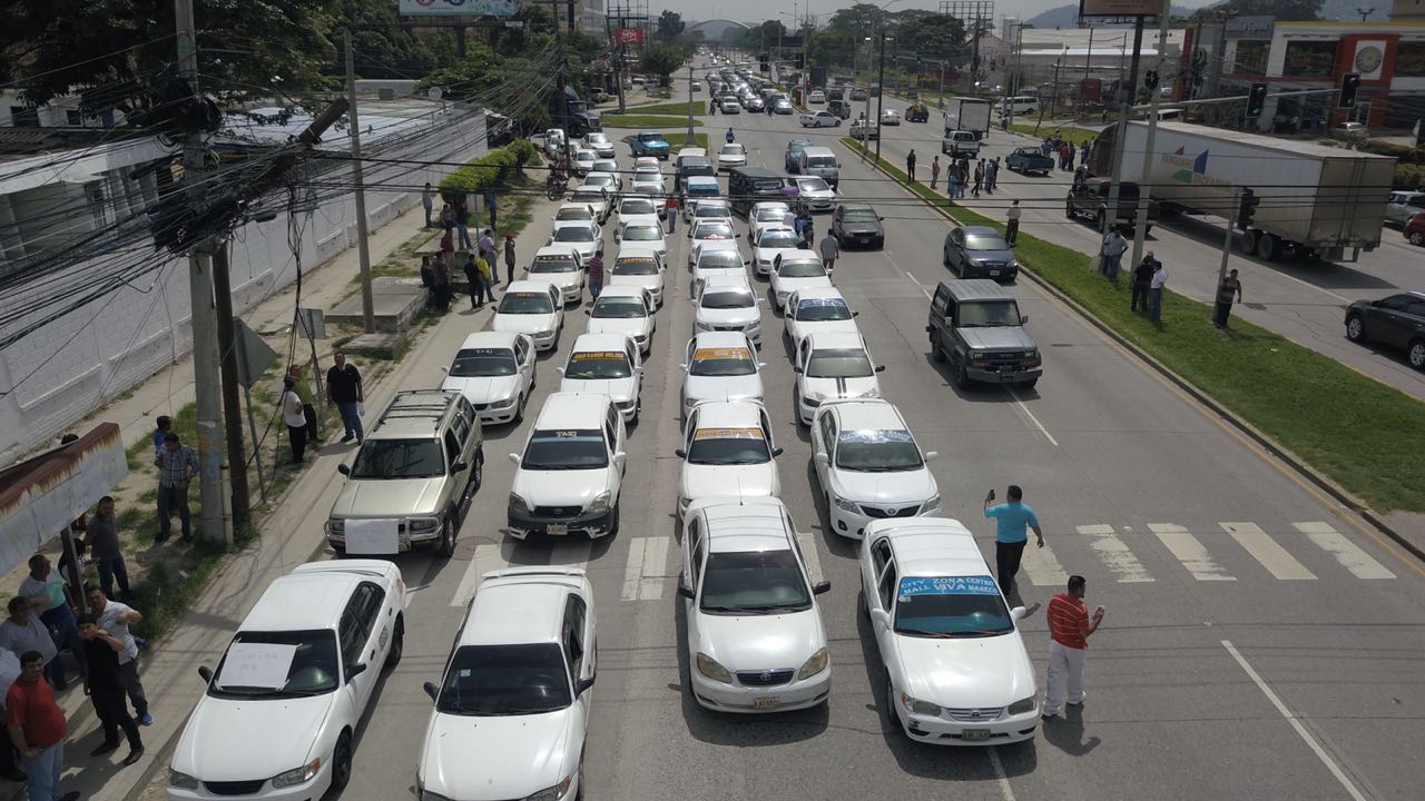 Sector taxis "satisfecho" con la aprobación de reformas a Ley del Transporte