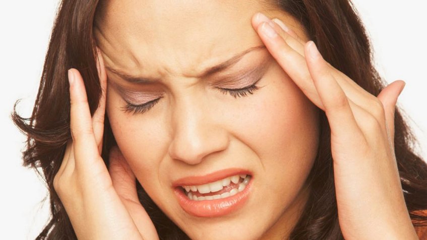 El responsable de que las migraña afecten más a las mujeres que a los hombres podría ser el estrógeno.