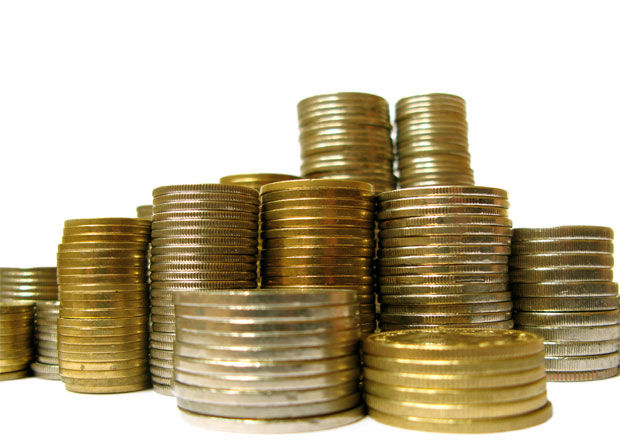 Un indonesio paga más de $10.000 a su exmujer con una tonelada de monedas