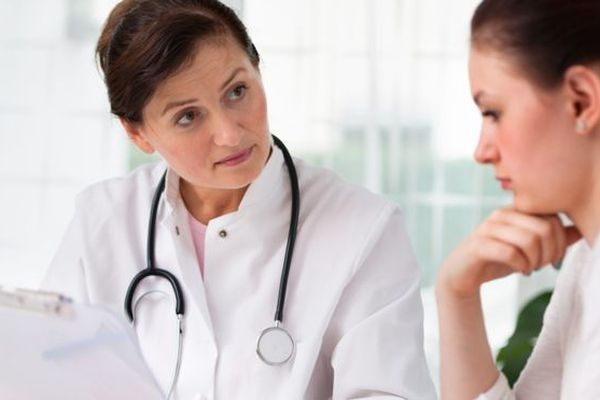 Las mujeres con un ataque al corazón en Estados Unidos tiene mayores posibilidades de sobrevivir si su médico de urgencias es una mujer