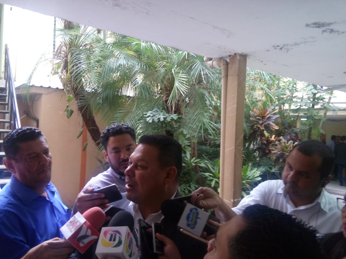 Luis Zelaya se está bajando puntos, dice diputado que no asistió a audiencia