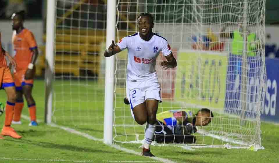 El "león" Olimpia con 2-0 toma la primera posición del Torneo de Apertura