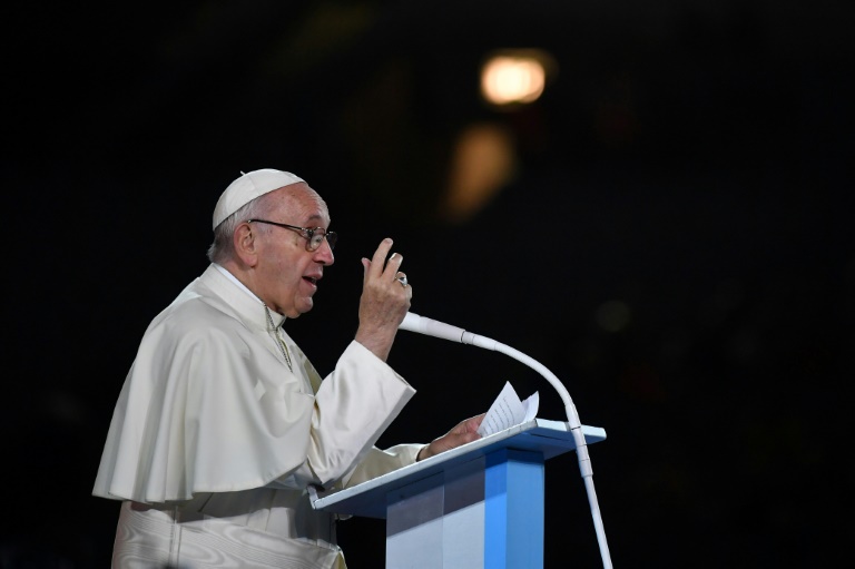 El papa implora "perdón de Dios" por las víctimas de los abusos en Irlanda