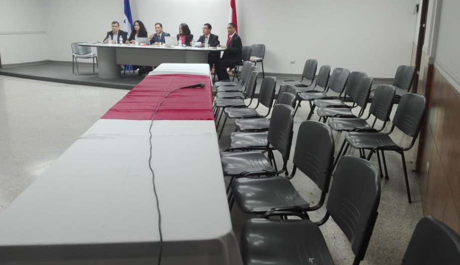 diputados liberales dejan plantado al Tribunal de honor