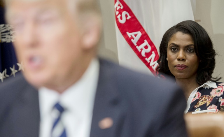 Donald Trump redobla su ira contra su exasesora Omarosa y la llama "perra"