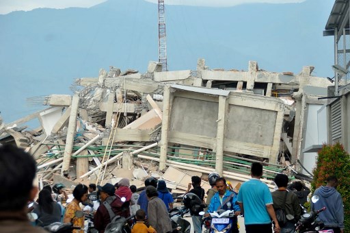 Cientos de muertos en un sismo y un tsunami en Indonesia