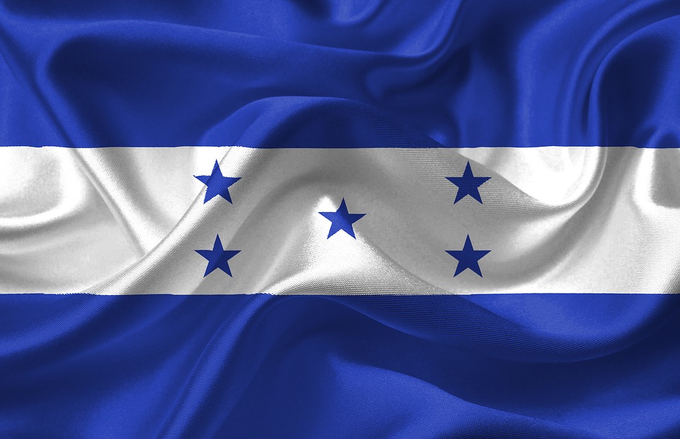 Edgardo Casaña: La Bandera Nacional ha sido "partidizado"