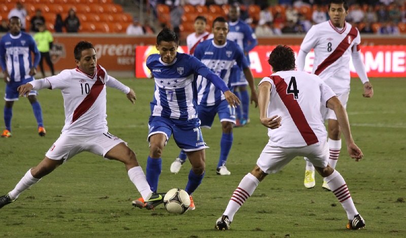 HONDURAS PLANEA JUGAR CON PERÚ