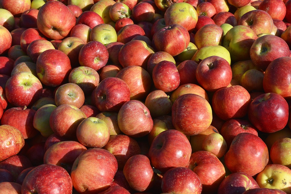 Sanción en supermercado cubano por venta de 15 mil manzanas a un cliente