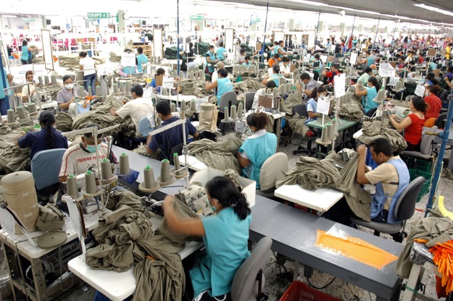 Preocupación en empleados de la maquila por suspensión de labores sin goce de sueldo