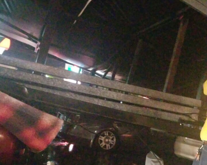 Fuertes vientos y tormenta eléctrica provoca caos y destrozos en San Pedro Sula