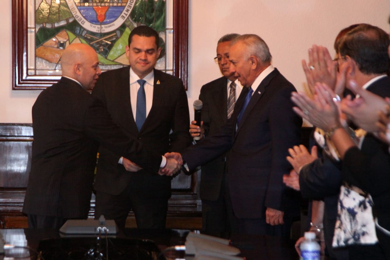 Presentan recurso de inconstitucionalidad contra reelección del Fiscal Chinchilla