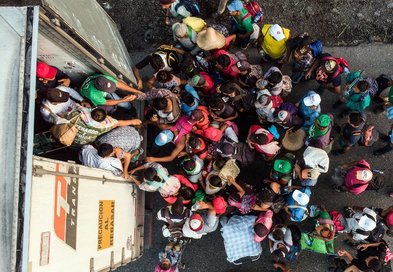 Obstáculos se acumulan para migrantes en caravana hacia EEUU