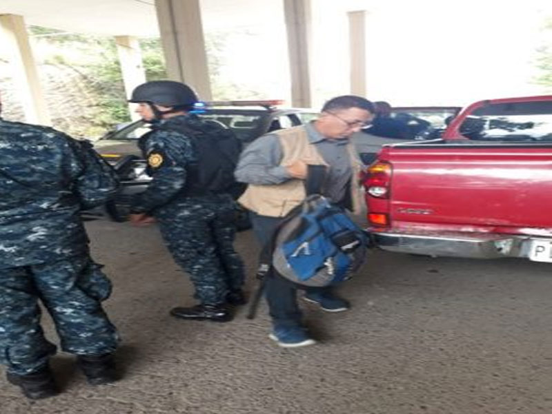 Autoridades migratorias guatemaltecas para expulsar a Honduras al exdiputado Bartolo Fuentes