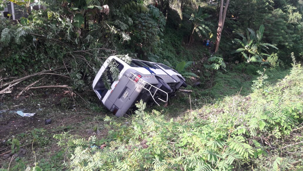 Varias personas heridas en choque entre un bus y otro vehículo en el norte de Honduras
