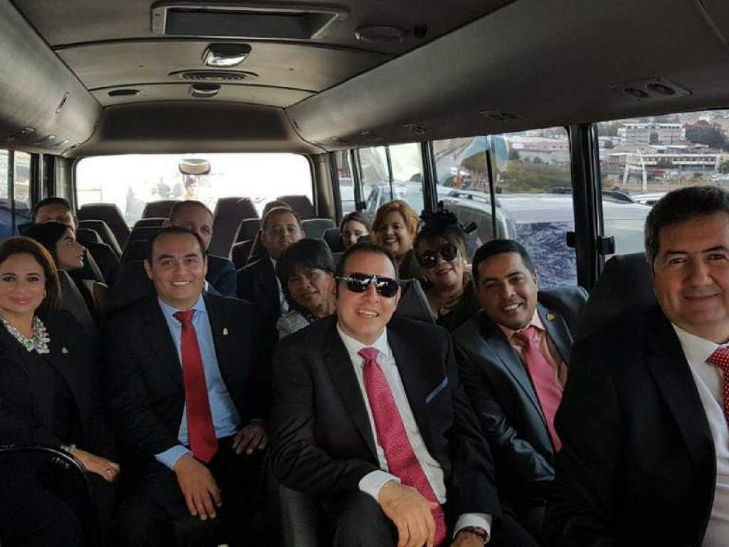 Diputados liberales que asistieron a toma de posesión de JOH, "satisfechos" con resolución del Tribunal Liberal